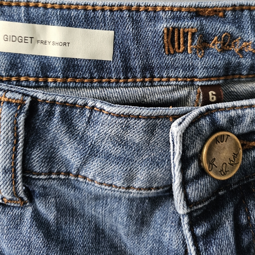 KUT FROM THE KLOTH Gidget Distressed Frey Denim, Jeans Shorts - Picture 3 of 5